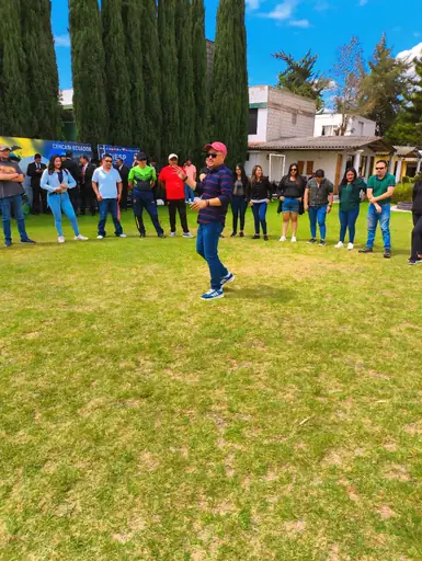 Taller de FEXADEL con un equipo en campo